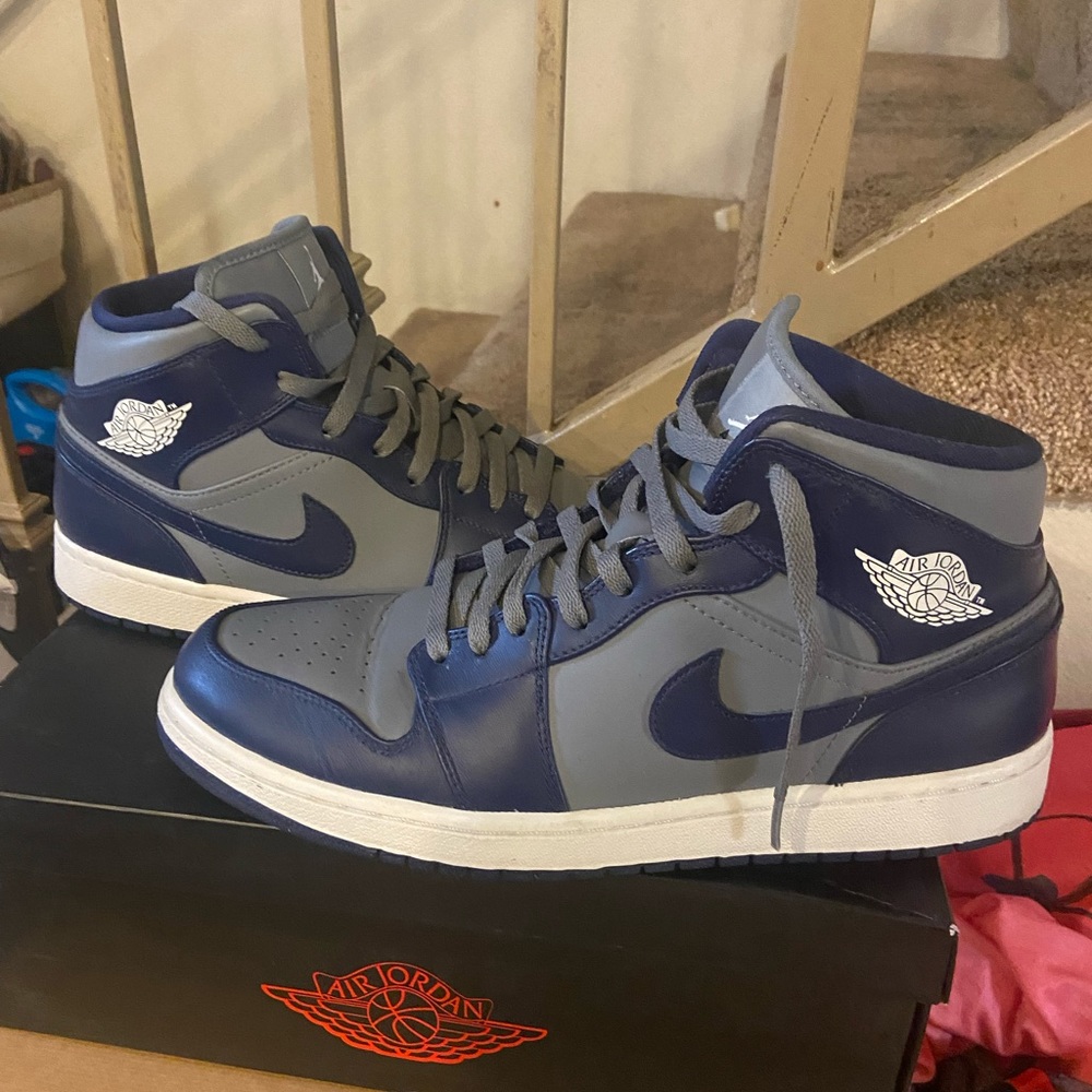 Air Jordan 1 Mids